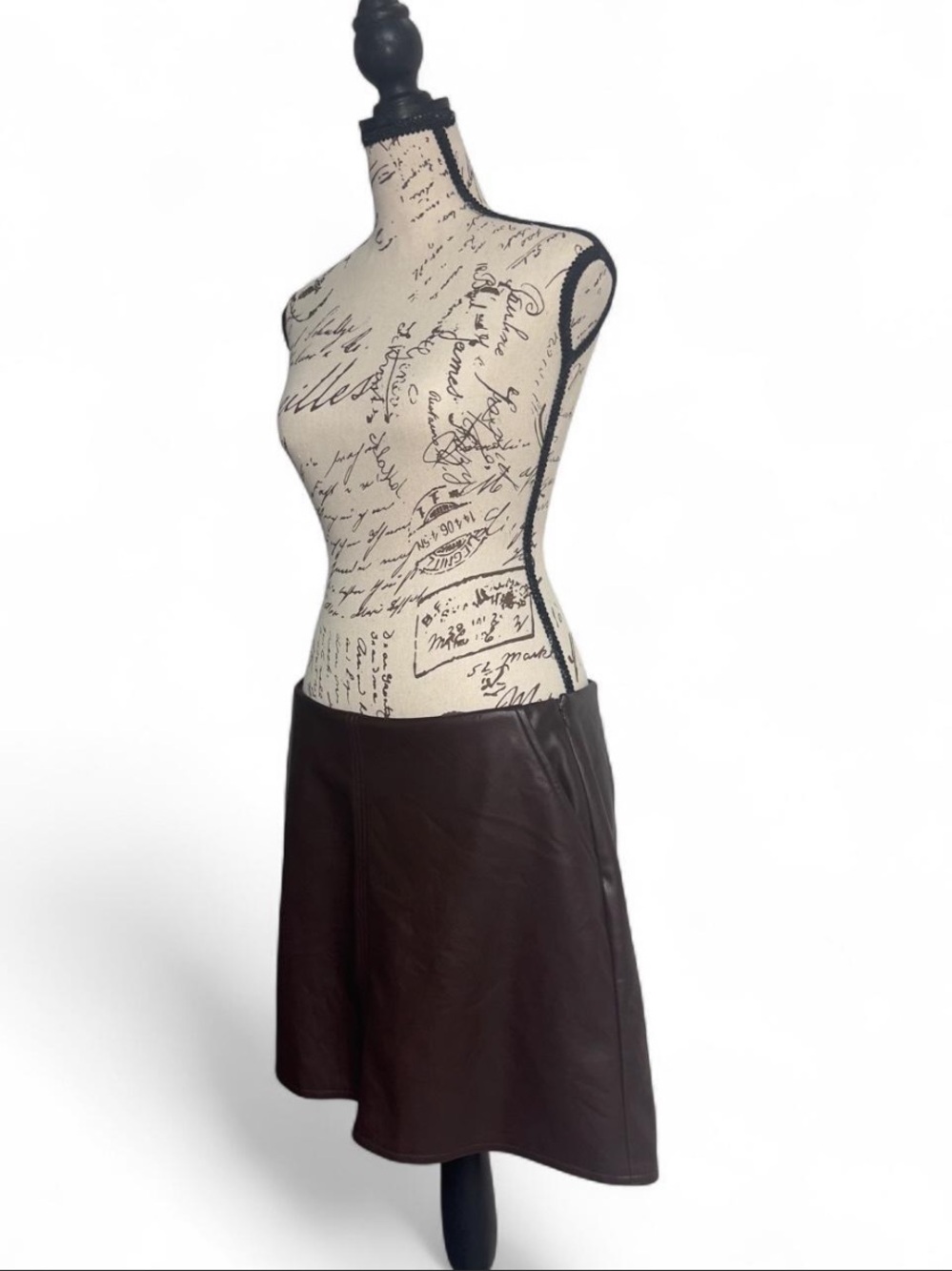 Cabi Size 8 Women’s Brown faux leather mini skirt with zipper detail